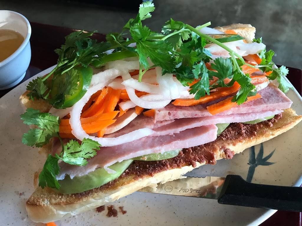 Xinh Xinh Cafe | restaurant | 114 N Vine St, Urbana, IL 61802, USA | 2173377600 OR +1 217-337-7600