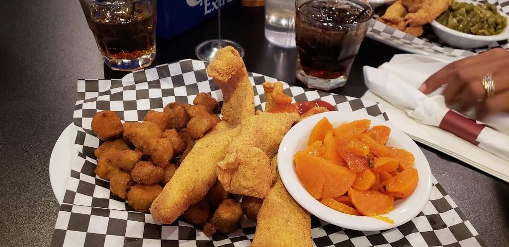 Catfish Haven | restaurant | 4650 Tower Rd, Denver, CO 80249, USA | 3033993730 OR +1 303-399-3730