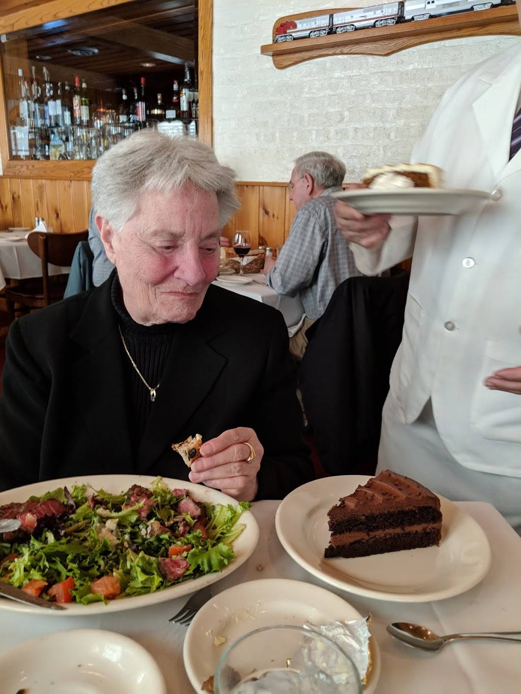 EJs Place | restaurant | 10027 Skokie Blvd, Skokie, IL 60077, USA | 8479339800 OR +1 847-933-9800