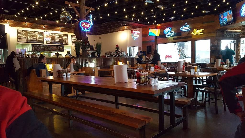 Twisted Root Burger Co | restaurant | 101 S Oak St, Roanoke, TX 76262, USA | 8174906628 OR +1 817-490-6628