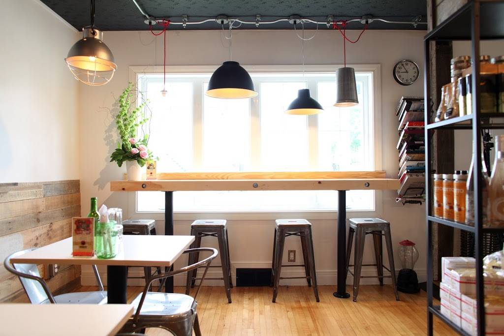 Mange ta main - Garde lautre pour demain Café-Traiteur-Boutique | cafe | 3807 Rue Villeneuve, Lac-Mégantic, QC G6B 2B3, Canada | 8195825136 OR +1 819-582-5136