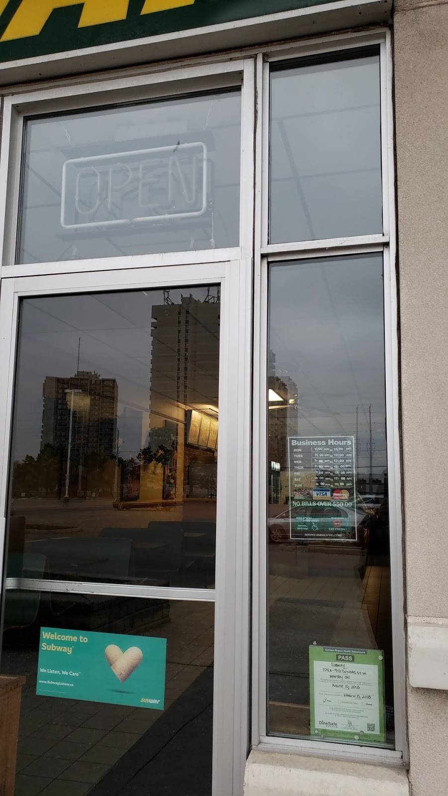 Subway | restaurant | Queens Common Shopping Centre, 910 Dundas St W Unit 104B, Whitby, ON L1P 2P7, Canada | 9056667577 OR +1 905-666-7577