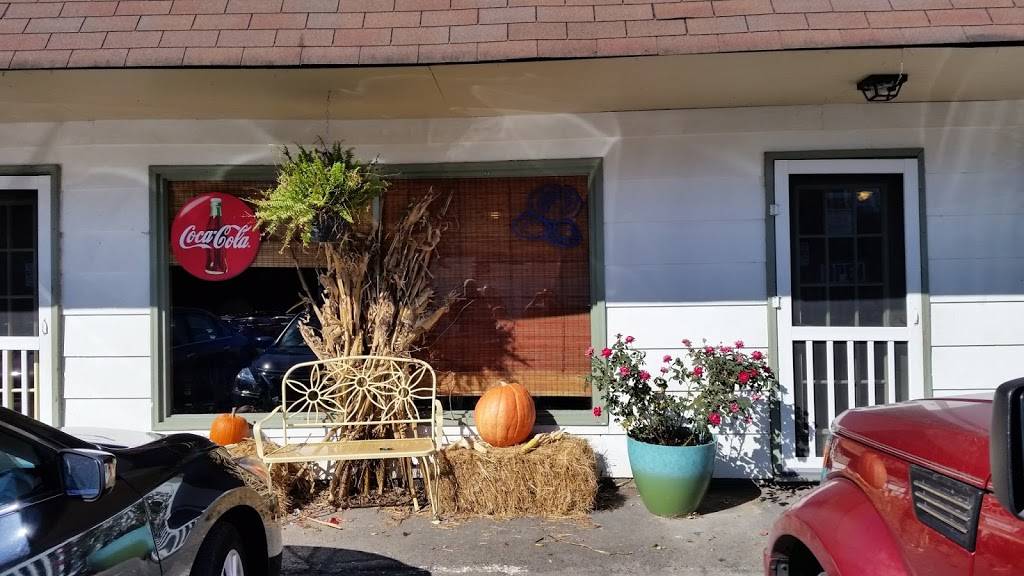 Farmers Table | restaurant | 61 Midtown Circle, Honaker, VA 24260, USA | 2768737372 OR +1 276-873-7372