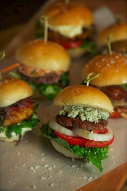 Mini Burger Truck | restaurant | 320 N 10th St Suite P, Sacramento, CA 95811, USA | 9169306828 OR +1 916-930-6828