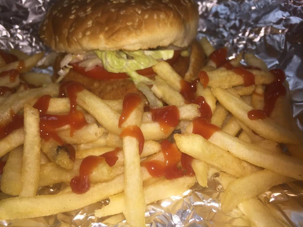 Daros Pizza & Chicken | restaurant | 4425 Kissena Blvd, Flushing, NY 11355, USA | 7184455572 OR +1 718-445-5572