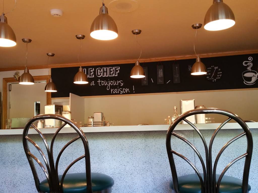 Restaurant Le Villageois | restaurant | 571 Rue Notre Dame, Charette, QC G0X 1E0, Canada | 8192215620 OR +1 819-221-5620