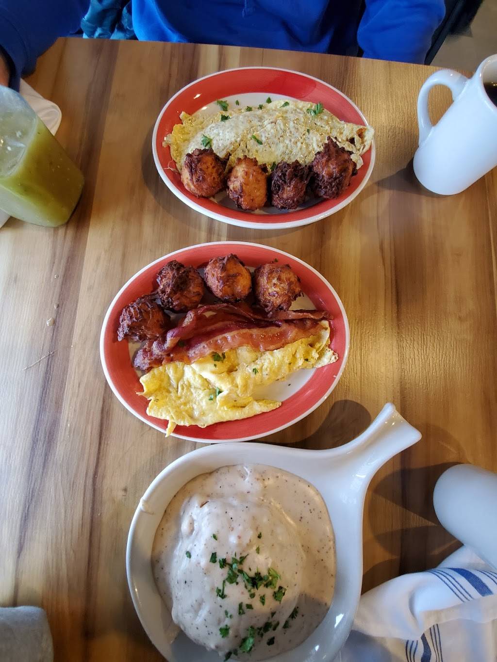 The Tipsy Biscuit | restaurant | 231 N Main St, Elkhart, IN 46516, USA | 5743276851 OR +1 574-327-6851