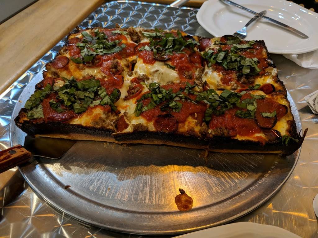 Volo Craft Pizza | restaurant | 152 Humphrey St, Swampscott, MA 01907, USA | 7815846055 OR +1 781-584-6055