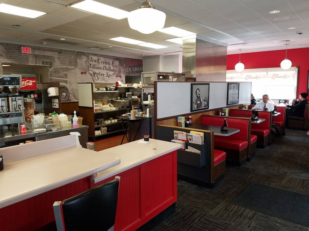Friendlys | restaurant | 145 Housatonic St, Lee, MA 01238, USA | 4132433535 OR +1 413-243-3535