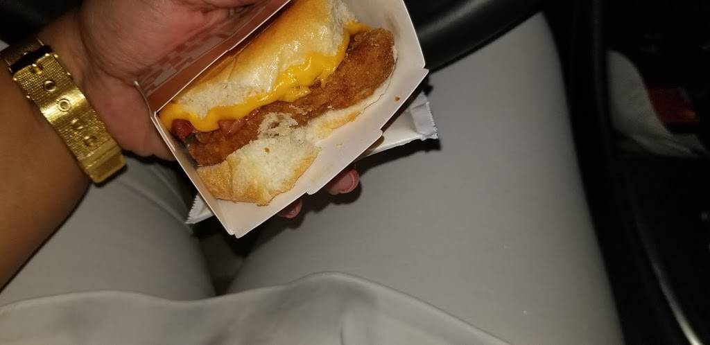 White Castle | restaurant | 6301 W Warren Ave, Detroit, MI 48210, USA | 3138978177 OR +1 313-897-8177