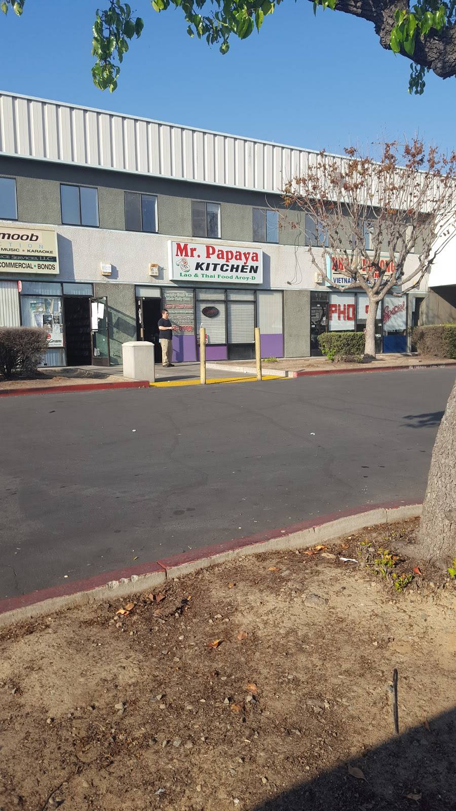 Mr. Papaya Kitchen | restaurant | 4903 E Kings Canyon Rd, Fresno, CA 93727, USA | 5599812521 OR +1 559-981-2521