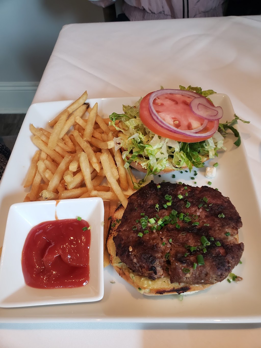 Basils Restaurant & Tapas Bar | meal takeaway | 2985 Grandview Ave NE, Atlanta, GA 30305, USA | 4042339755 OR +1 404-233-9755