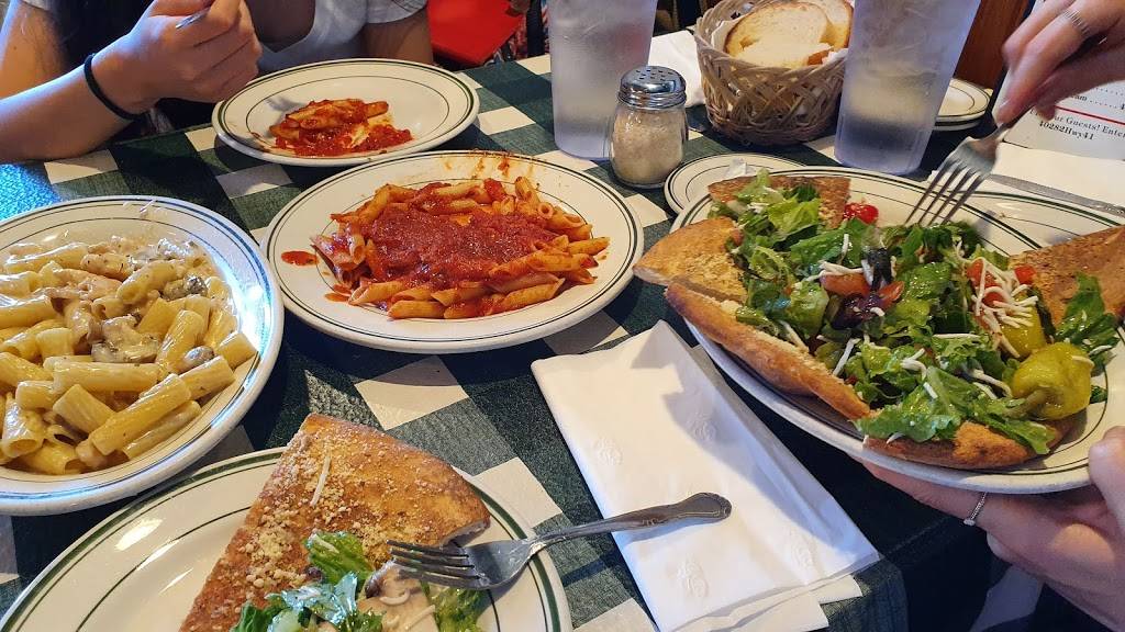 Di Ciccos | restaurant | 40282 CA-41, Oakhurst, CA 93644, USA | 5596415588 OR +1 559-641-5588