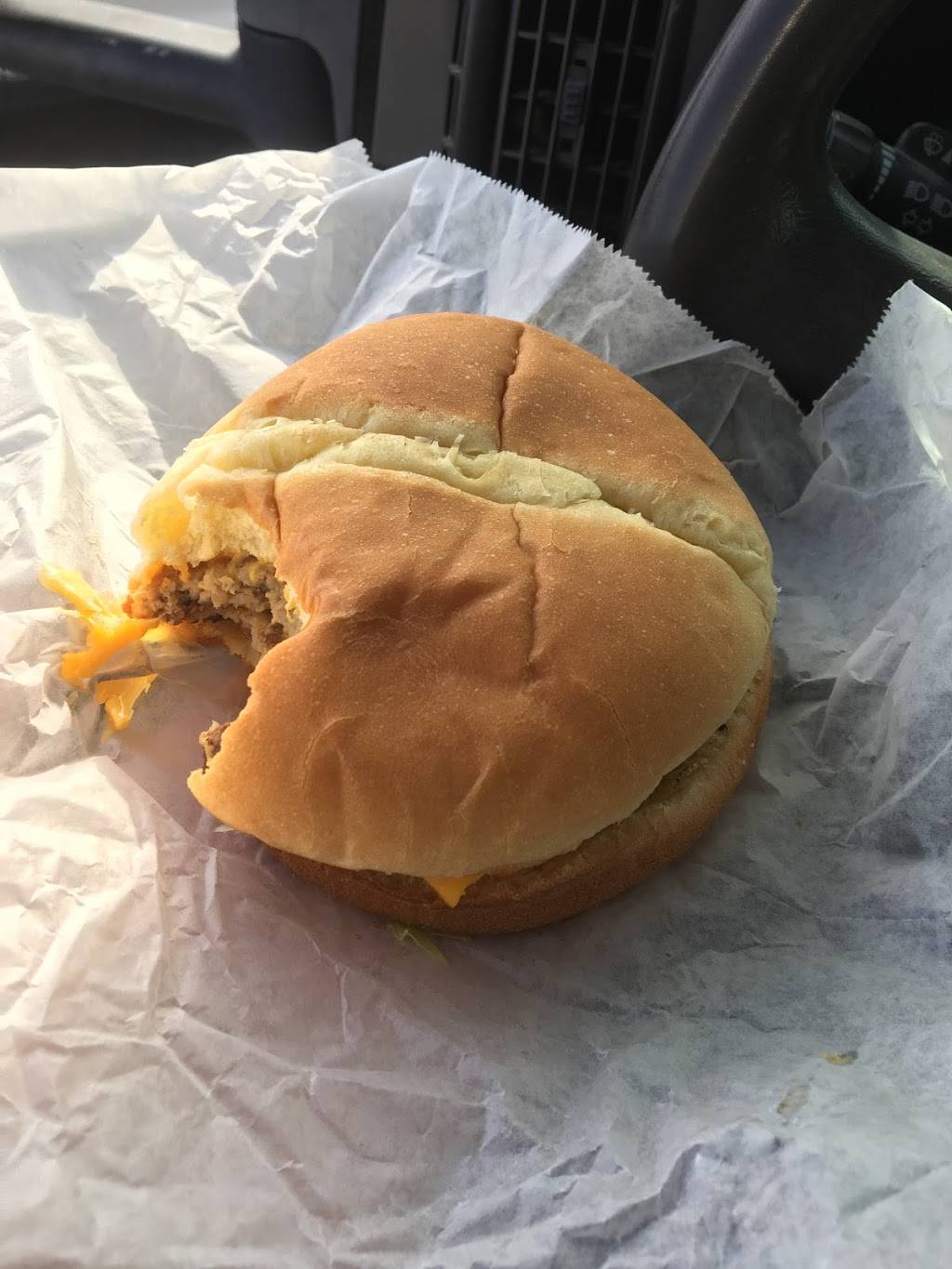 Debbies Drive Inn | restaurant | 157 W Broadway St, Newport, TN 37821, USA | 4236139399 OR +1 423-613-9399