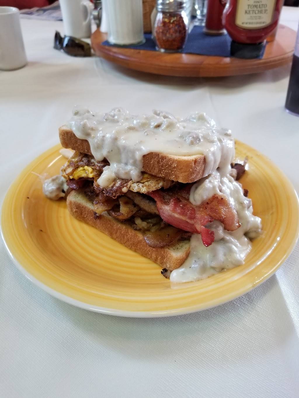 Siss Restaurant | restaurant | 2 W Pleasant St, Catawba, OH 43010, USA | 9378280061 OR +1 937-828-0061