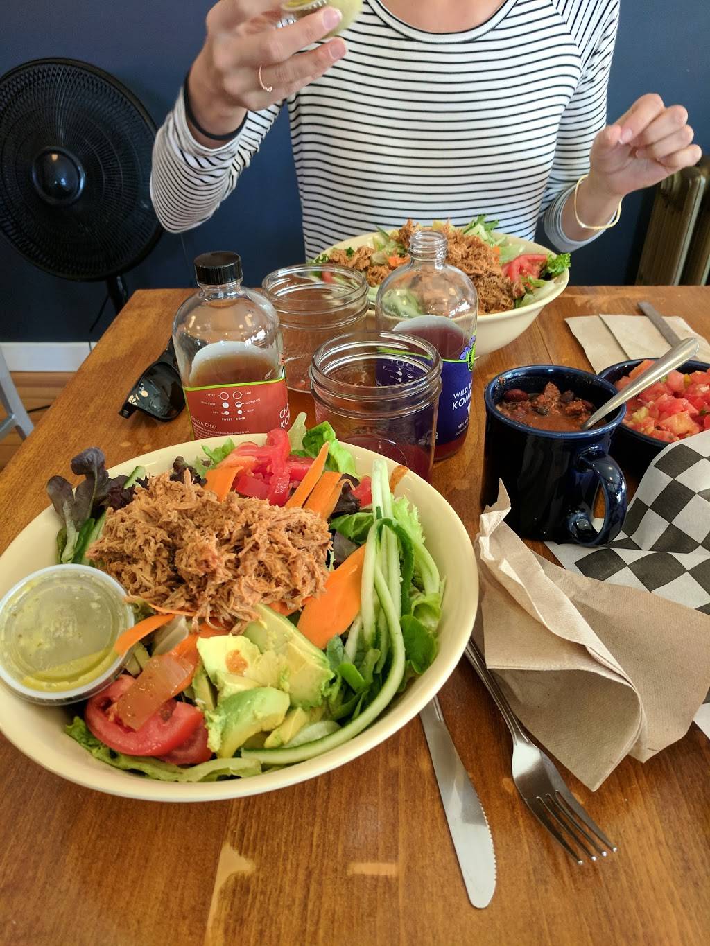 86 This | meal takeaway | 125 Main St, Ellsworth, ME 04605, USA | 2076101777 OR +1 207-610-1777