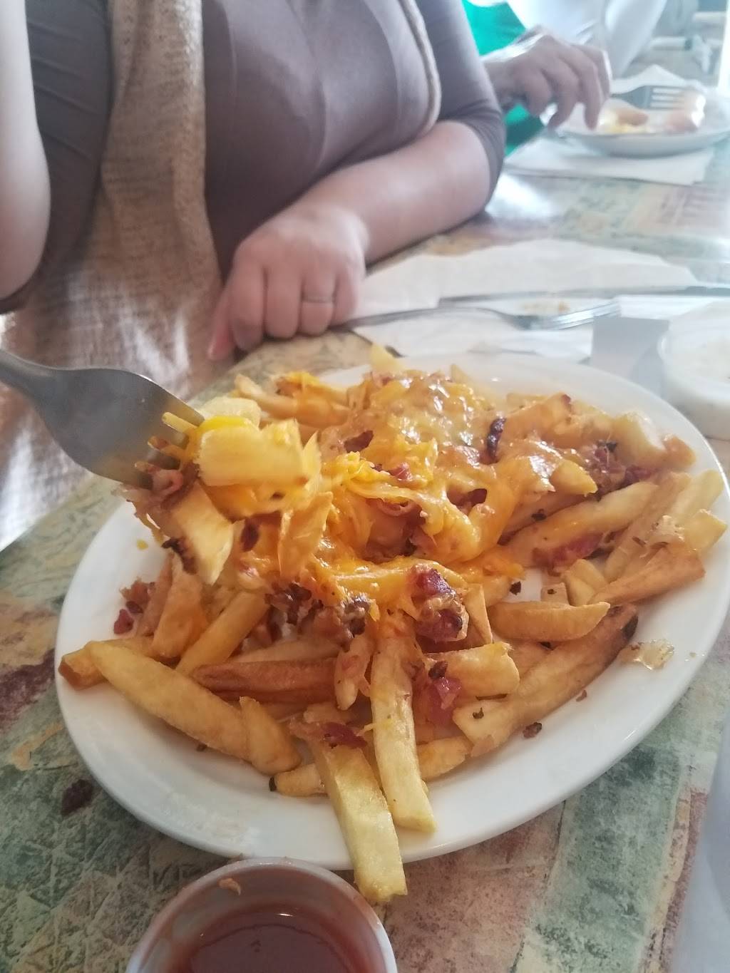 Riverview Restaurant & Tavern | restaurant | 1320 S Main St, Algonquin, IL 60102, USA | 8476585200 OR +1 847-658-5200