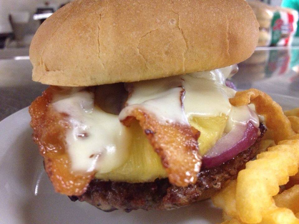 Sallys On Broadway | restaurant | 263 Broadway St, Springville, IA 52336, USA | 3198549982 OR +1 319-854-9982