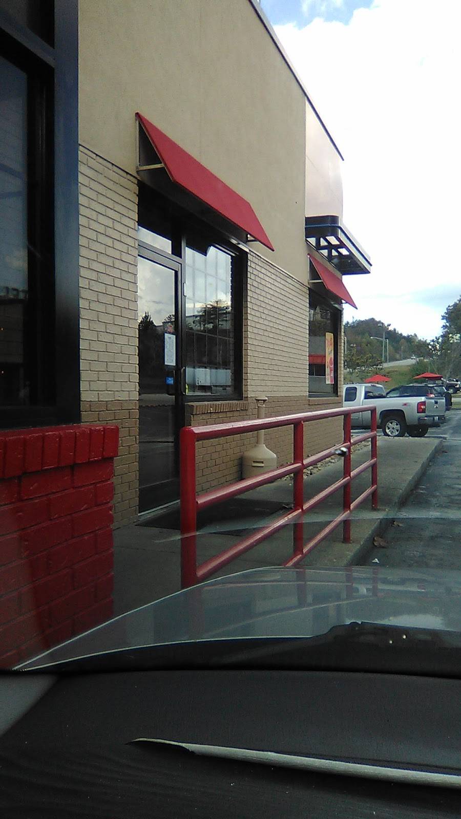 Dairy Queen Grill & Chill | restaurant | 22 Big Hill Dr, Beattyville, KY 41311, USA | 6064643242 OR +1 606-464-3242