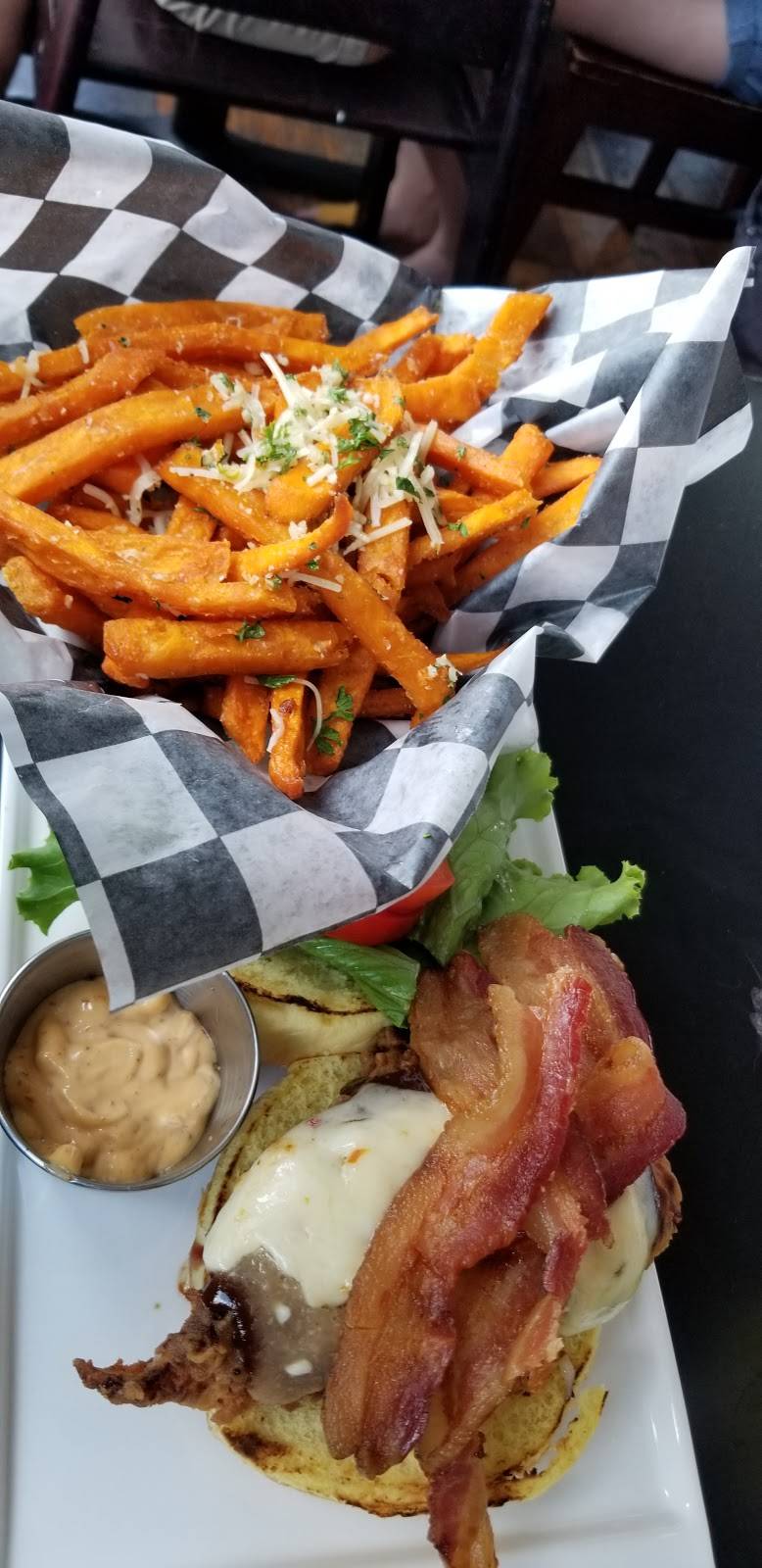 The Big Board | restaurant | 421 H St NE, Washington, DC 20002, USA | 2025433630 OR +1 202-543-3630