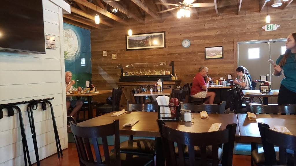 The Mason Jar | restaurant | 241 N Liberty St, Lowell, IN 46356, USA | 2192255222 OR +1 219-225-5222