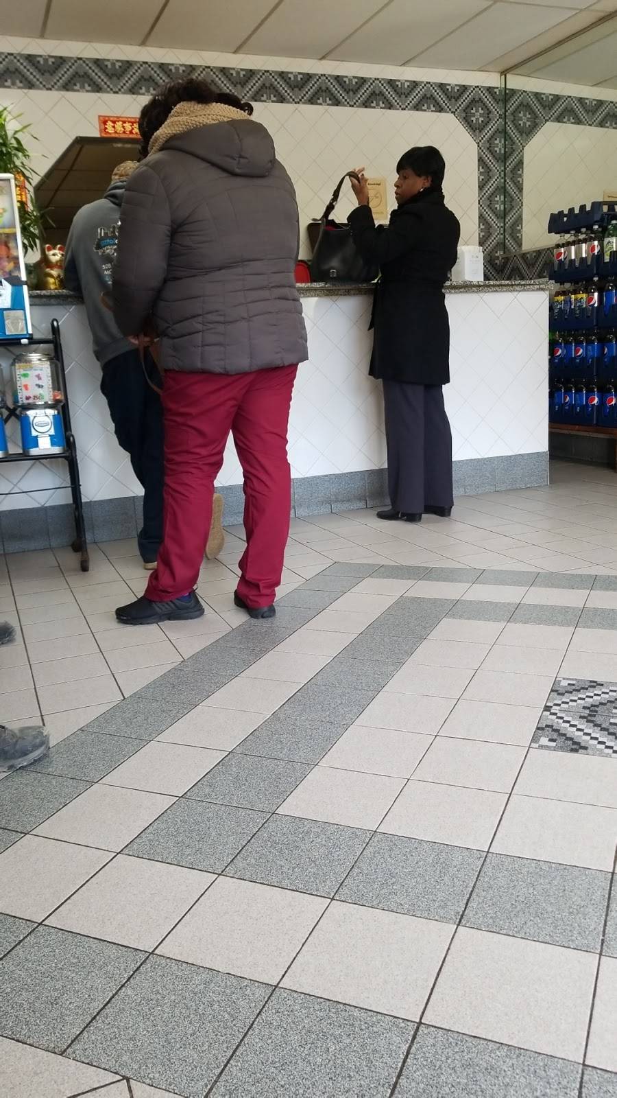 Chens Chinese Kitchen | restaurant | 1084 Broadway, Woodmere, NY 11598, USA | 5163746622 OR +1 516-374-6622