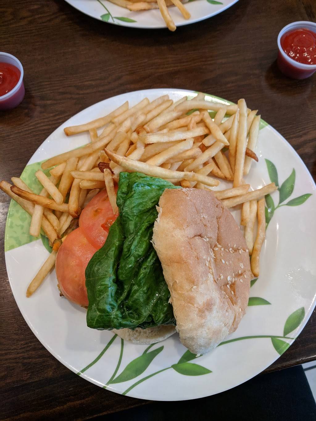 CJs Cafe | restaurant | 177-15 Union Tpke, Fresh Meadows, NY 11366, USA | 7184806370 OR +1 718-480-6370