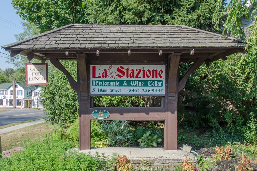 The Station | restaurant | 5 Main St, New Paltz, NY 12561, USA | 8452569447 OR +1 845-256-9447