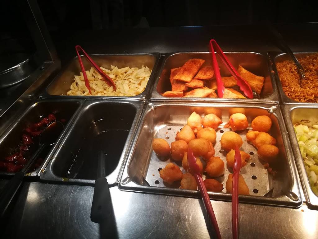 Chows Restaurant | restaurant | 335 Avenue Dorval, Dorval, QC H9S 3H6, Canada | 5146364770 OR +1 514-636-4770