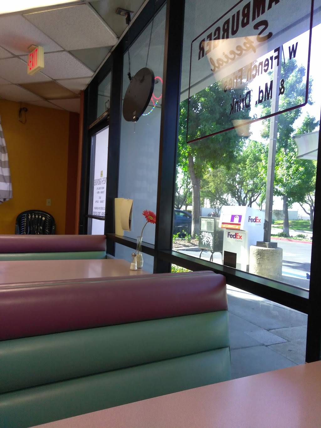 Genes Grinders | restaurant | 2125 Wright Ave # C6, La Verne, CA 91750, USA | 9093920303 OR +1 909-392-0303