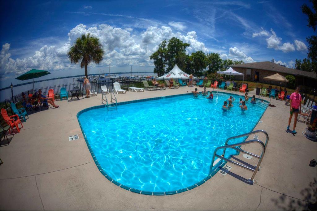 Crystal Cove Riverfront Resort & Suites Palatka | restaurant | Riverfront Resort Drive, 133 Crystal Cove Dr, Palatka, FL 32177, USA | 3863251055 OR +1 386-325-1055