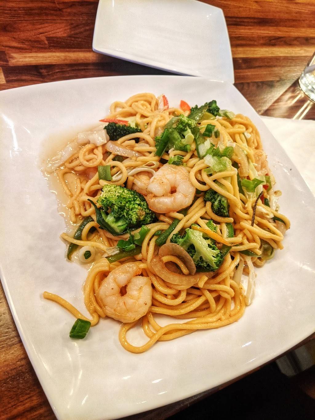 Momo Chicken and Grill | restaurant | 1001 4th St SW, Washington, DC 20024, USA | 2024886363 OR +1 202-488-6363