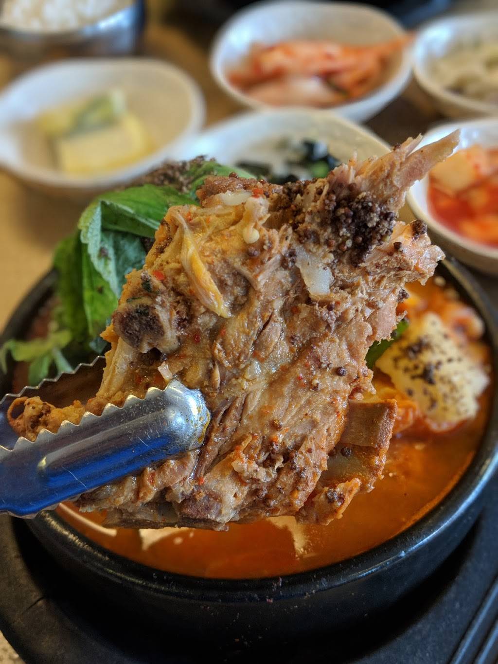 Moms House | restaurant | 3126 W 8th St, Los Angeles, CA 90012, USA | 2134808625 OR +1 213-480-8625