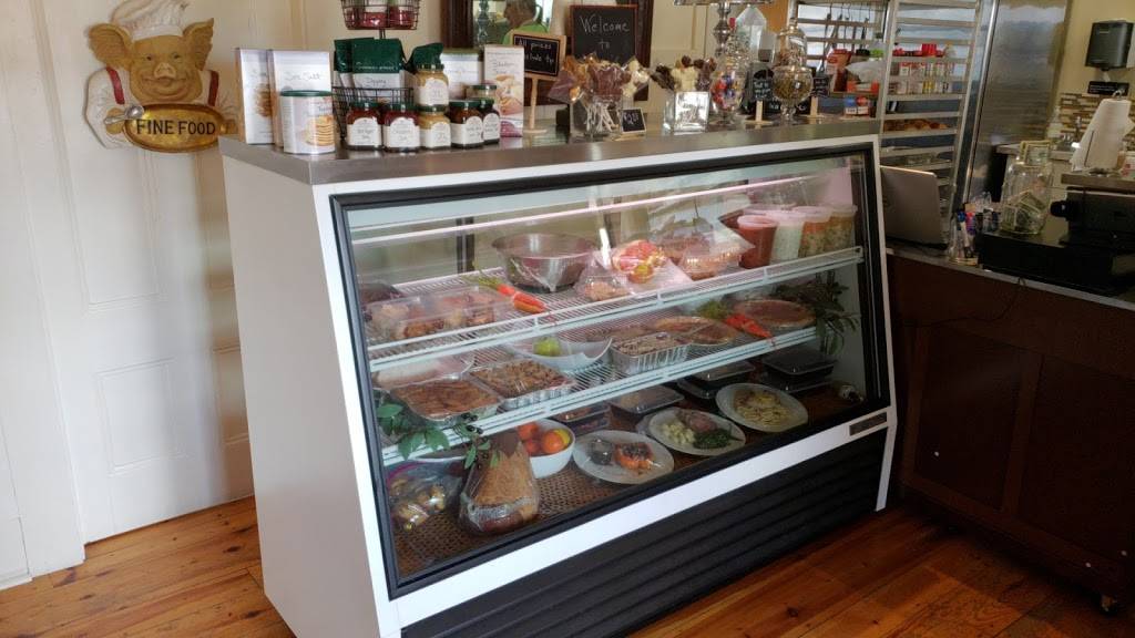 Maries Kitchen | meal takeaway | 939 Roosevelt Trail, Naples, ME 04055, USA | 2076932021 OR +1 207-693-2021