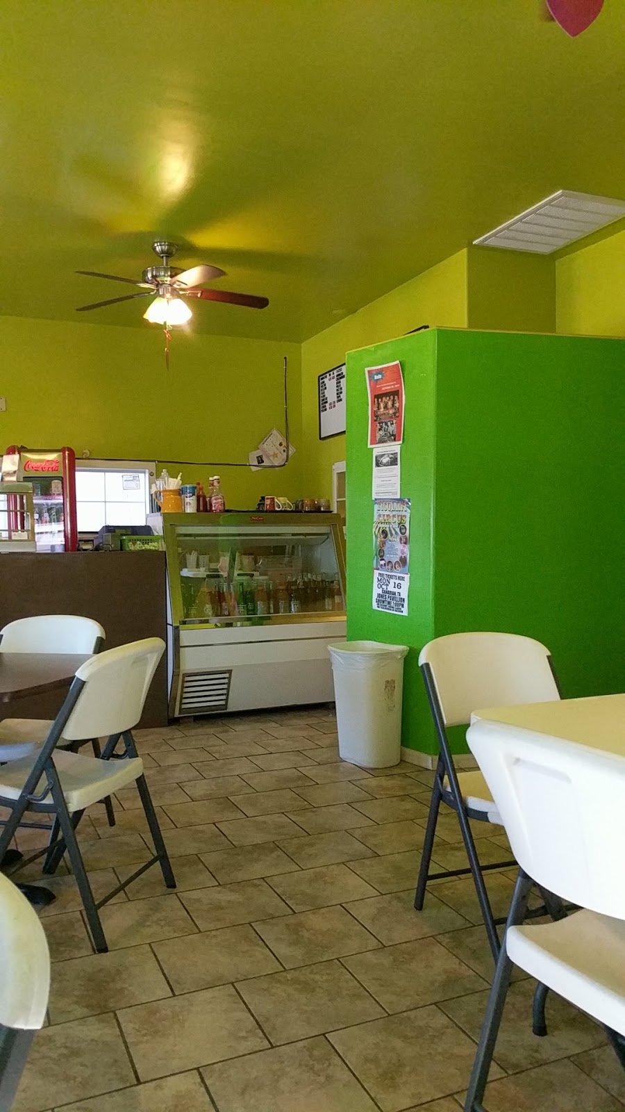 Las Palmas Taqueria | restaurant | 200 E Giraud Ave, Canadian, TX 79014, USA | 8063239897 OR +1 806-323-9897