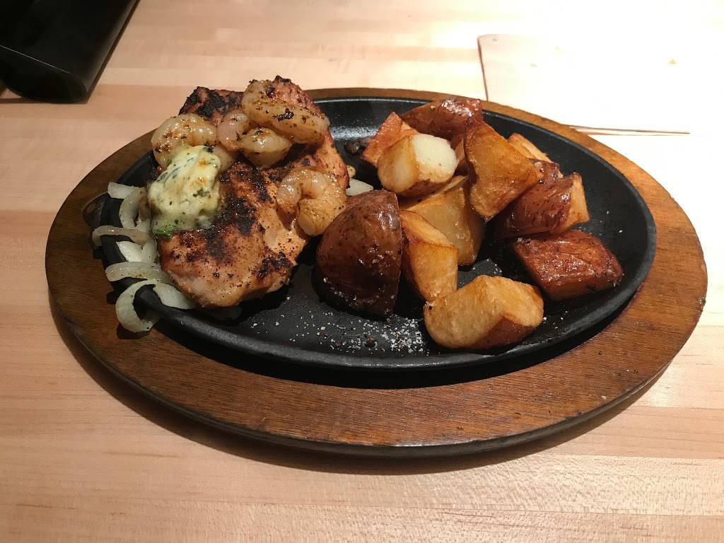 Applebees Grill + Bar | restaurant | 11030 S, International Dr, Orlando, FL 32821, USA | 4079852365 OR +1 407-985-2365