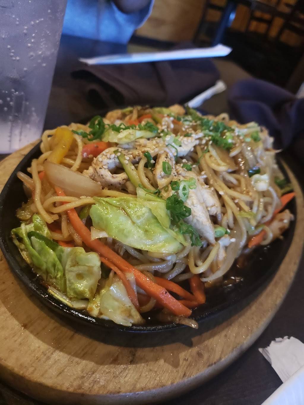 Spicy Tuna | restaurant | 10345 S Eastern Ave #190, Henderson, NV 89052, USA | 7027222424 OR +1 702-722-2424