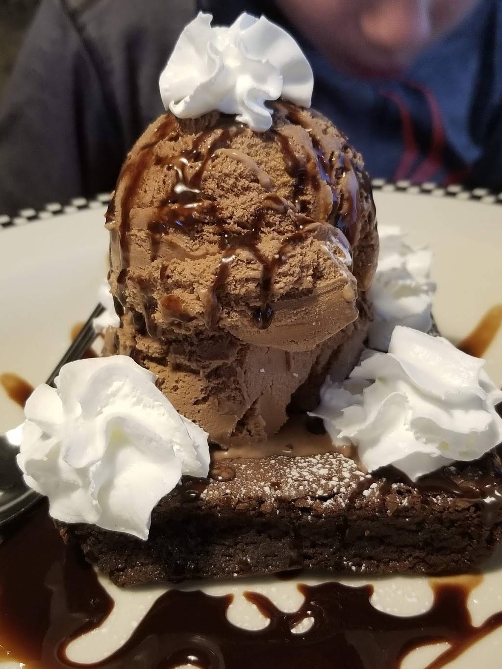 Black Bear Diner | restaurant | 2605 Hilltop Dr, Redding, CA 96002, USA | 5302217600 OR +1 530-221-7600