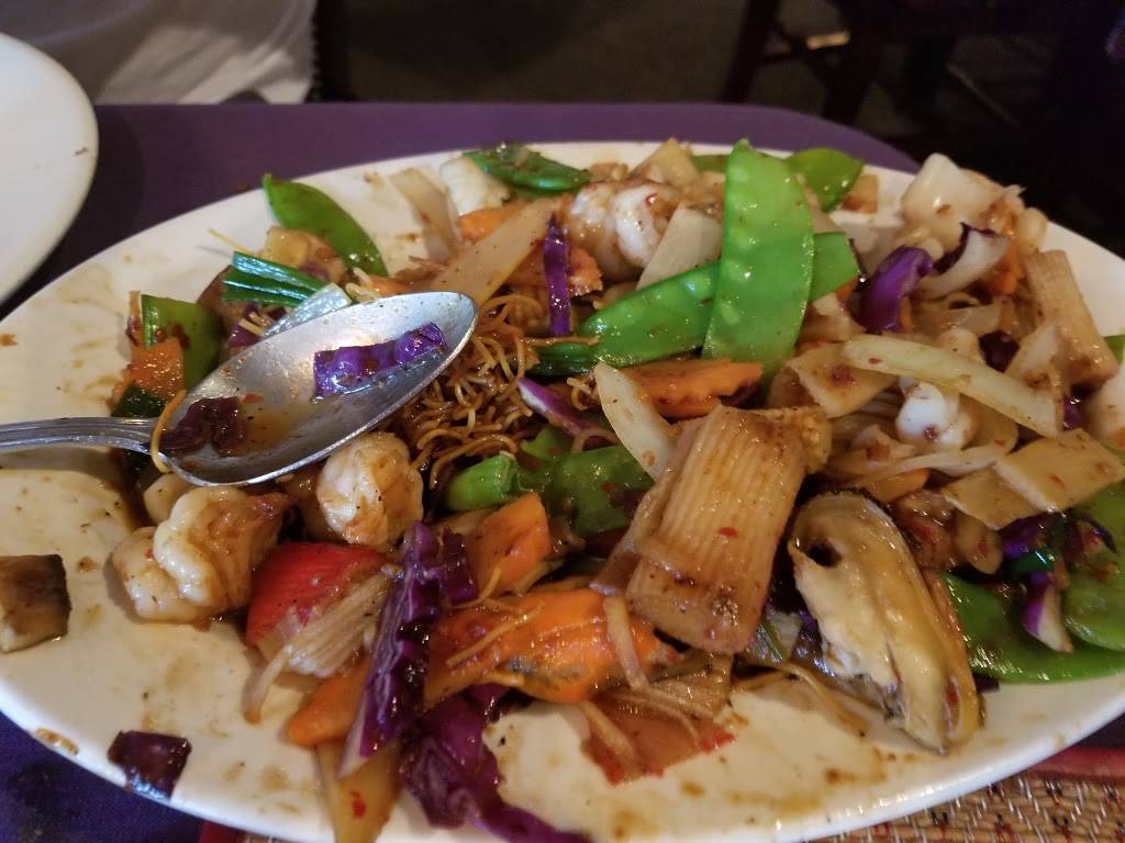 Singha Thai Restaurant | restaurant | 2237 S 108th St, Milwaukee, WI 53227, USA | 4145411234 OR +1 414-541-1234