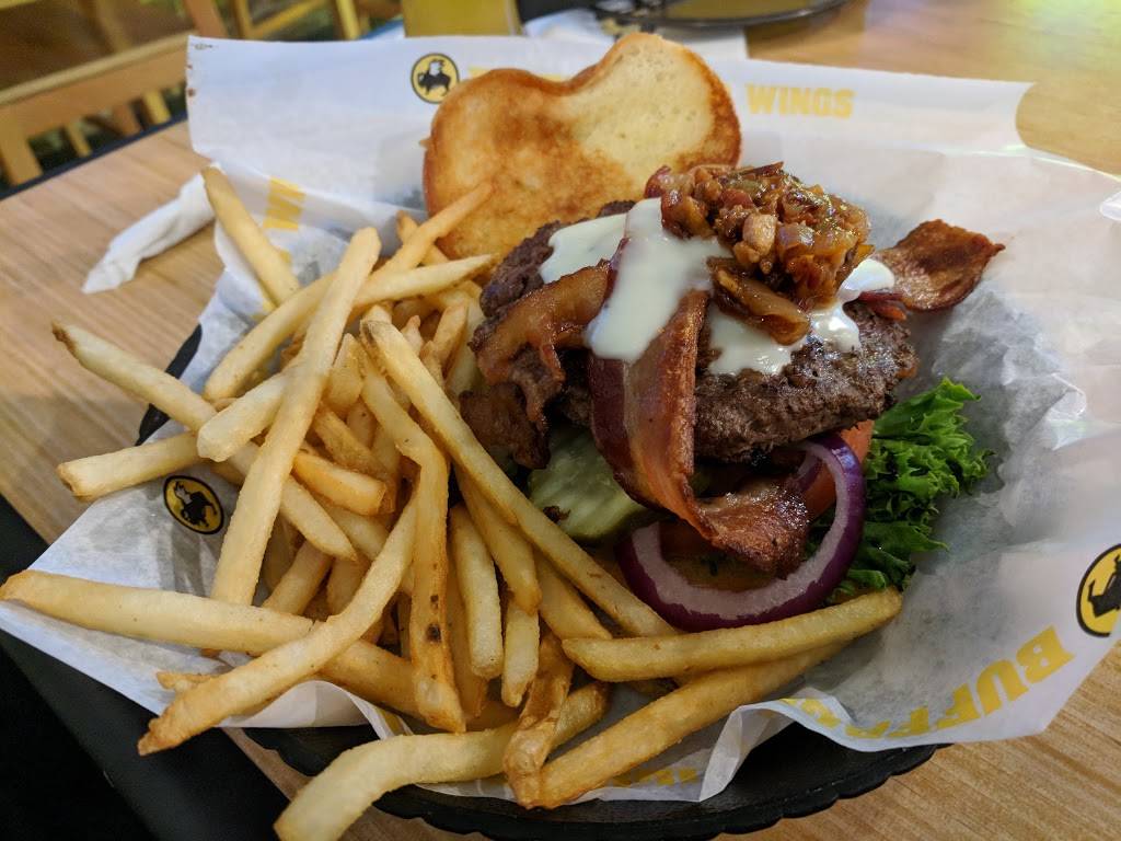 Buffalo Wild Wings | restaurant | 2635 N Mayfair Rd, Wauwatosa, WI 53226, USA | 4143021900 OR +1 414-302-1900