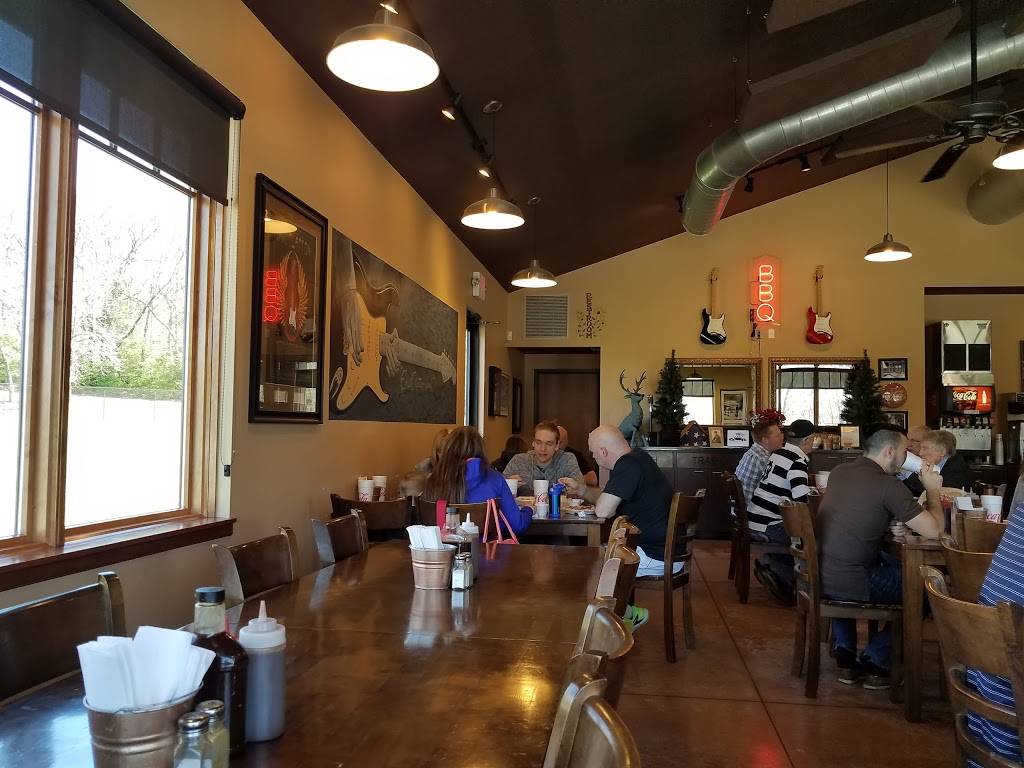 Lonnie Qs BBQ | restaurant | 3150 SE 21st St, Topeka, KS 66607, USA | 7852334227 OR +1 785-233-4227