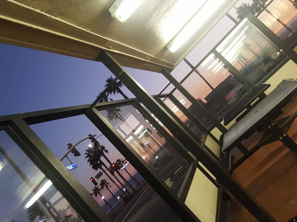 Dairy Queen | restaurant | 102 CA-1, Huntington Beach, CA 92648, USA | 7143744408 OR +1 714-374-4408