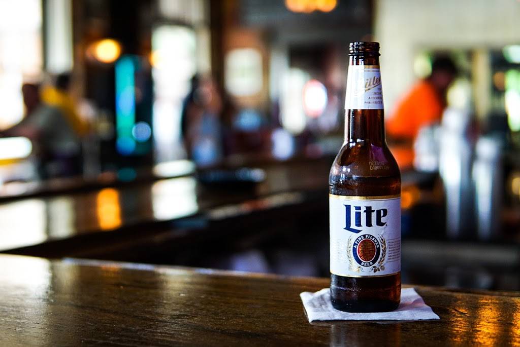 Tick Tock Bar & Cafe | cafe | 1101 Merchant St, Ambridge, PA 15003, USA | 7243188291 OR +1 724-318-8291