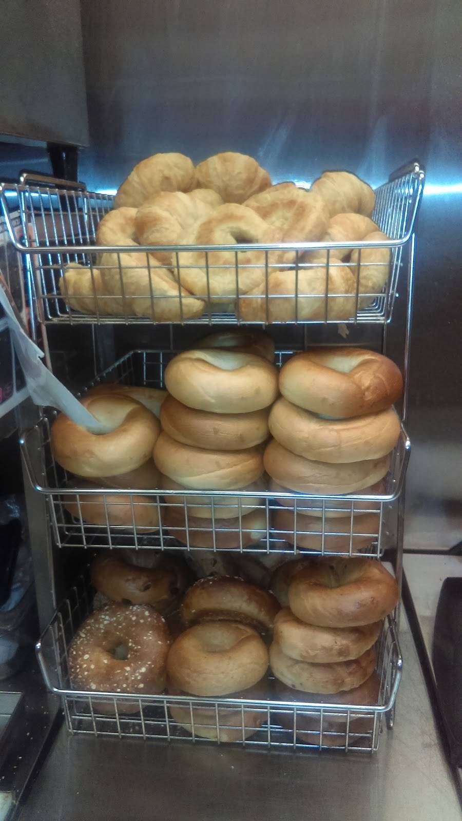 Dunkin | bakery | 257 Genesis Way, North Aurora, IL 60542, USA | 6307012463 OR +1 630-701-2463