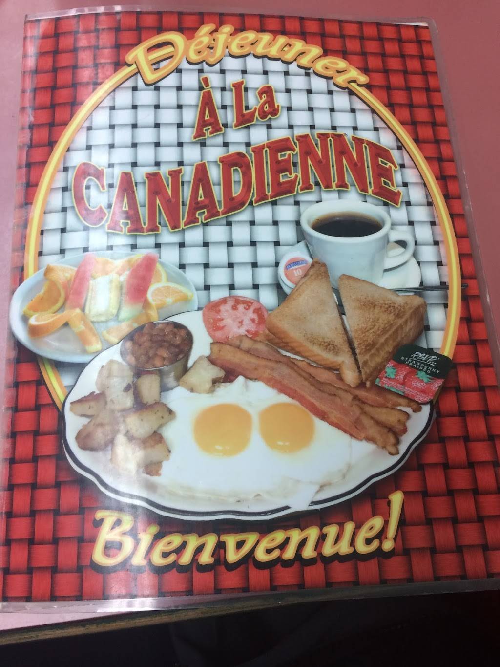 Hot dog à la canadienne | restaurant | 4353 Rue Bélanger, Montréal, QC H1T 1B1, Canada | 5147297111 OR +1 514-729-7111