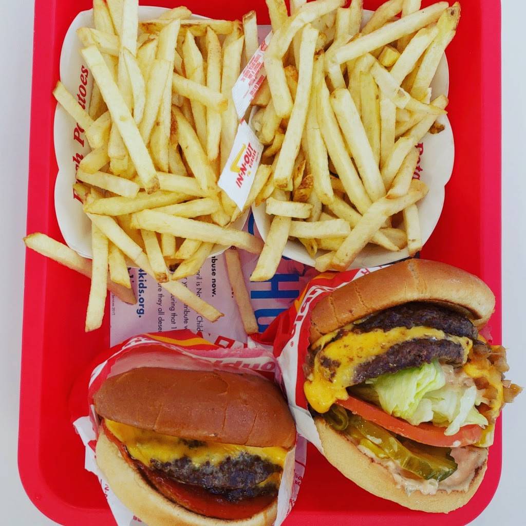 In-N-Out Burger | restaurant | 39697 Avenida Acacias, Murrieta, CA 92563, USA | 8007861000 OR +1 800-786-1000