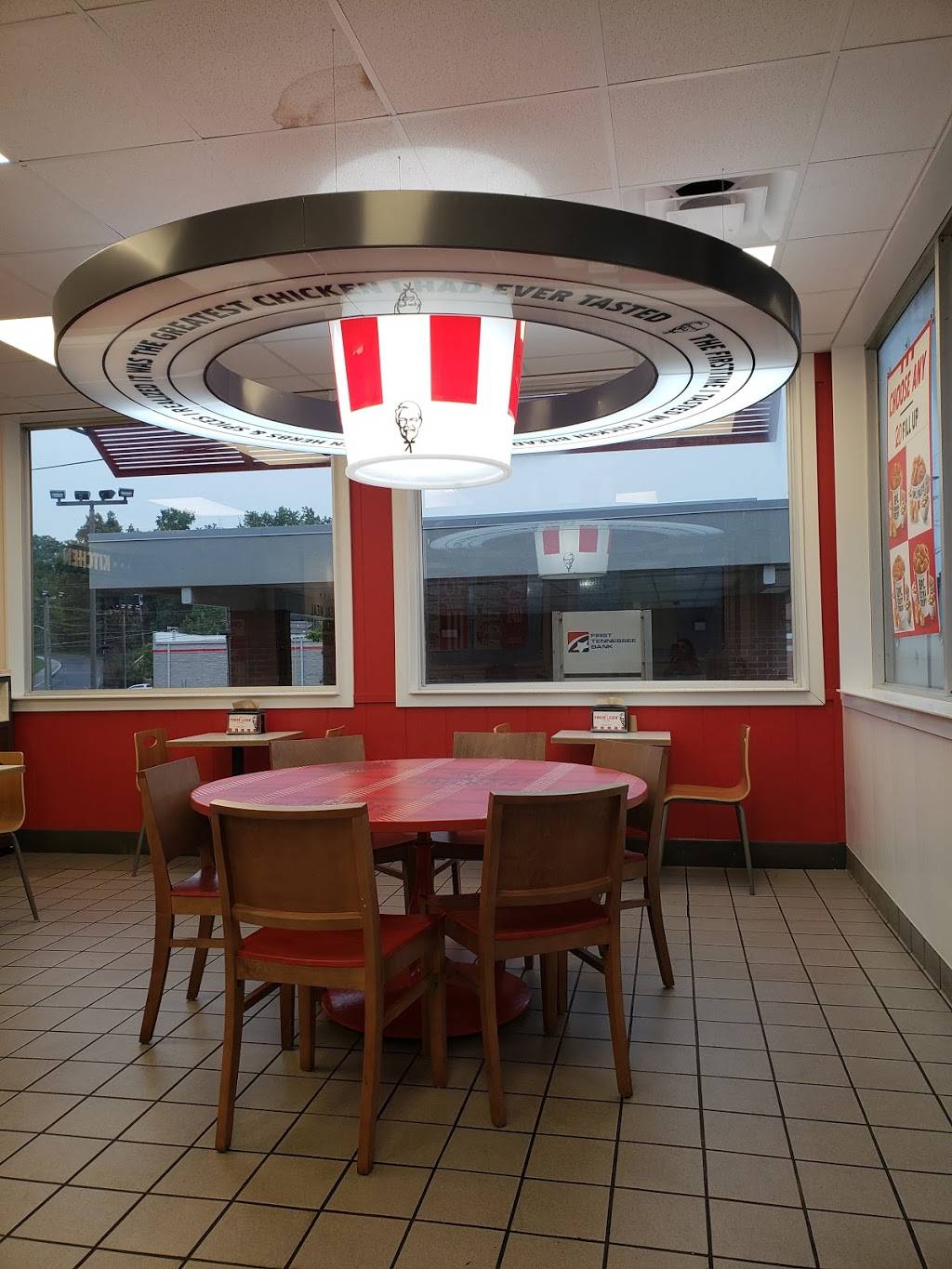 KFC | restaurant | 2918 N Broadway, Knoxville, TN 37917, USA | 8656893711 OR +1 865-689-3711