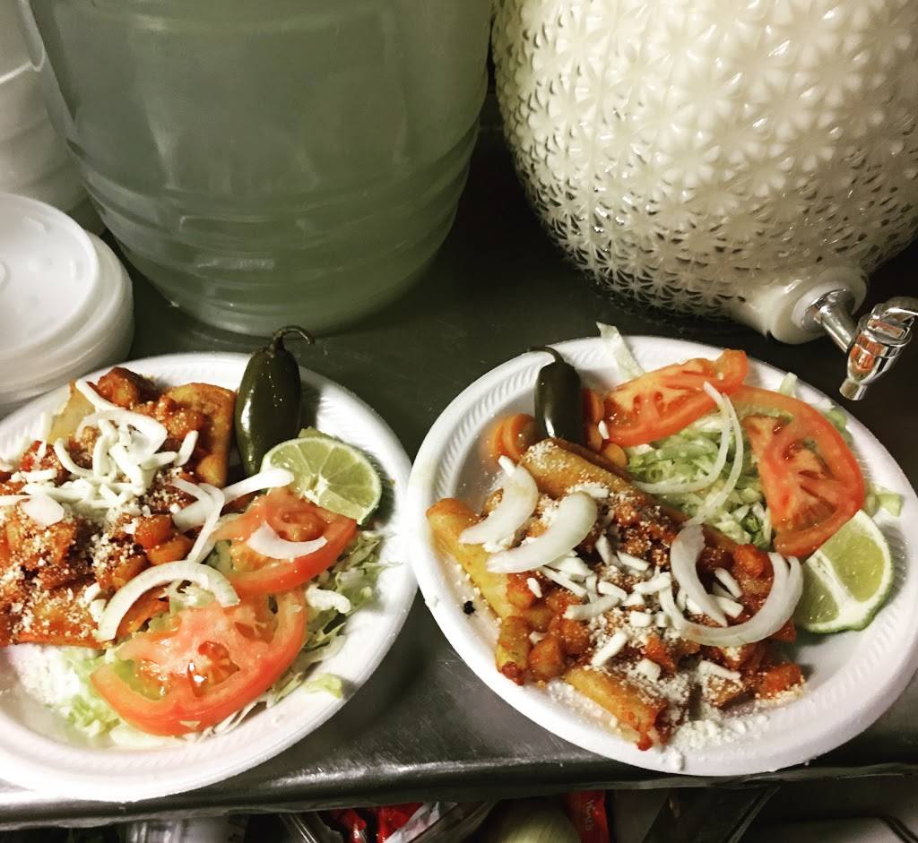 Mini Tacos El Gallo De Oro Mexican Grill | restaurant | 4919 S Flores St, San Antonio, TX 78214, USA | 2108038265 OR +1 210-803-8265