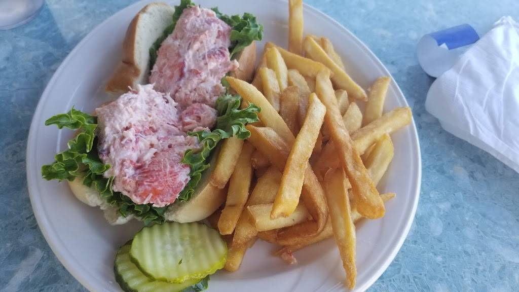 Chelos Hometown Bar and Grille | restaurant | 1 Masthead Dr, Warwick, RI 02886, USA | 4018843000 OR +1 401-884-3000