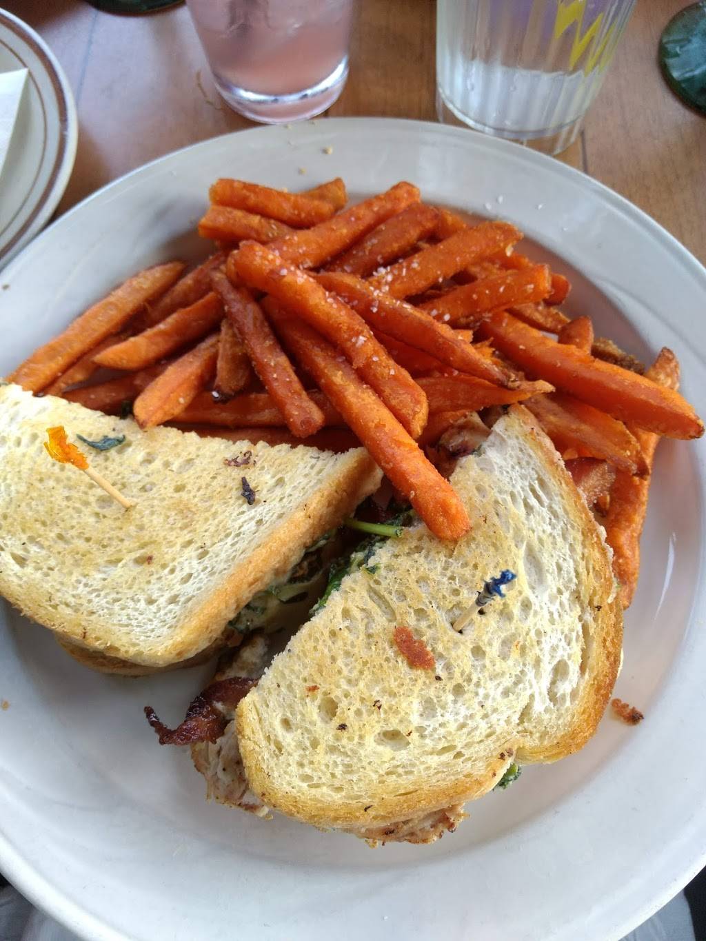 Bud & Stanleys Pub & Grub | restaurant | 1701 4 Mile Rd NE, Grand Rapids, MI 49525, USA | 6163619782 OR +1 616-361-9782